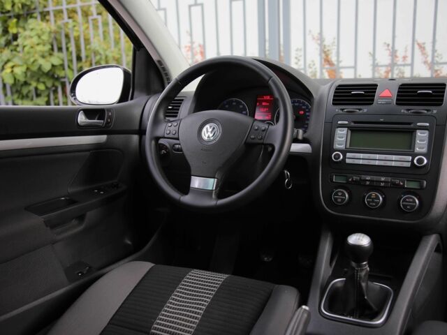 Черный Фольксваген Гольф, объемом двигателя 1.4 л и пробегом 180 тыс. км за 6900 $, фото 10 на Automoto.ua