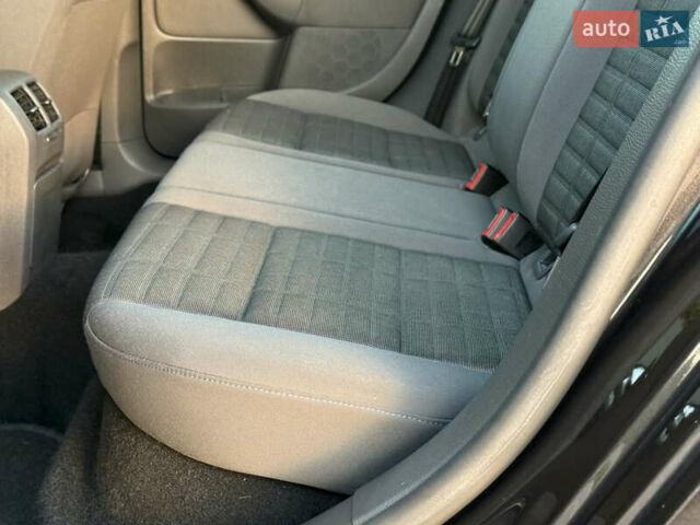 Черный Фольксваген Гольф, объемом двигателя 1.4 л и пробегом 211 тыс. км за 5690 $, фото 59 на Automoto.ua