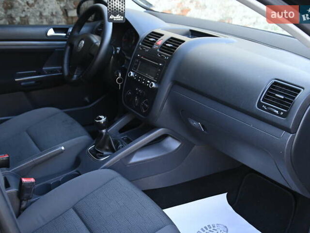 Чорний Фольксваген Гольф, об'ємом двигуна 1.4 л та пробігом 212 тис. км за 5555 $, фото 27 на Automoto.ua