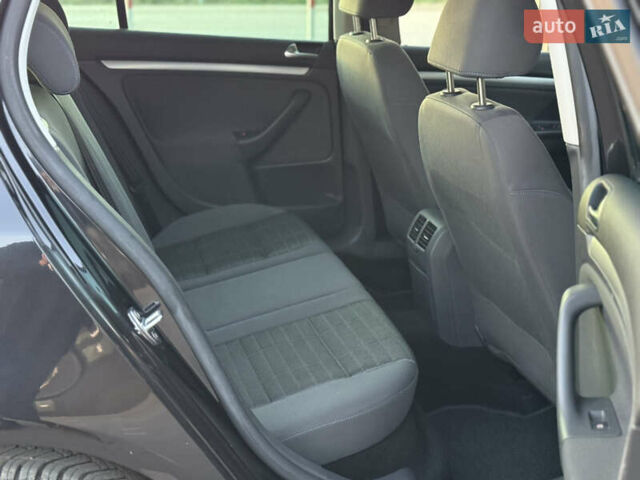 Черный Фольксваген Гольф, объемом двигателя 1.4 л и пробегом 211 тыс. км за 5690 $, фото 64 на Automoto.ua