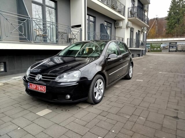 Черный Фольксваген Гольф, объемом двигателя 1 л и пробегом 230 тыс. км за 5850 $, фото 1 на Automoto.ua