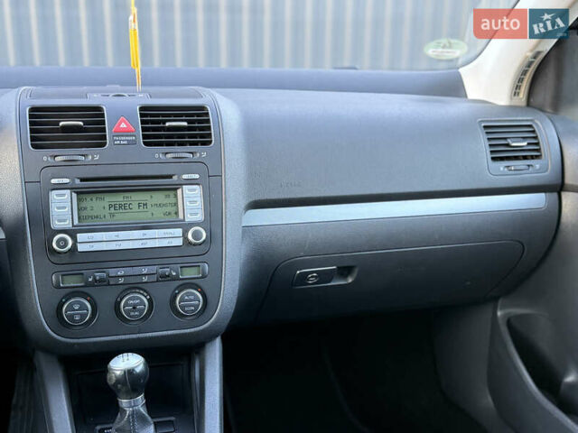 Чорний Фольксваген Гольф, об'ємом двигуна 1.4 л та пробігом 211 тис. км за 5650 $, фото 65 на Automoto.ua