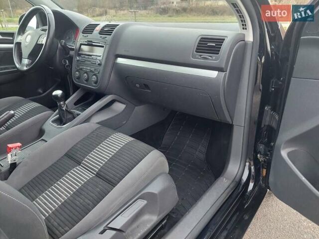 Черный Фольксваген Гольф, объемом двигателя 1.6 л и пробегом 198 тыс. км за 6499 $, фото 29 на Automoto.ua