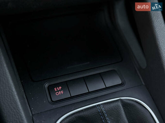 Черный Фольксваген Гольф, объемом двигателя 1.4 л и пробегом 211 тыс. км за 5690 $, фото 87 на Automoto.ua