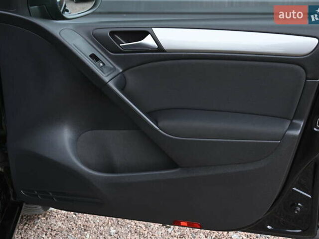 Черный Фольксваген Гольф, объемом двигателя 1.6 л и пробегом 217 тыс. км за 7700 $, фото 36 на Automoto.ua