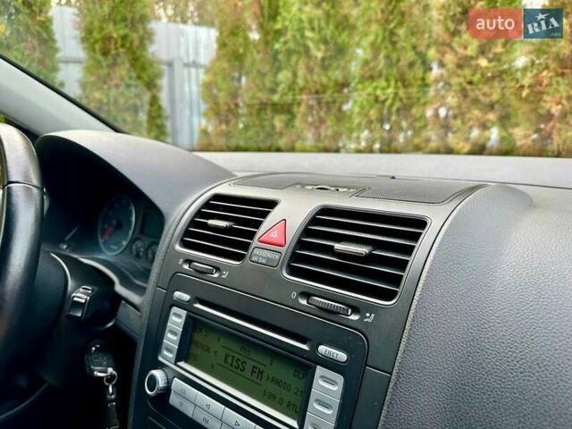 Черный Фольксваген Гольф, объемом двигателя 1.6 л и пробегом 215 тыс. км за 6300 $, фото 82 на Automoto.ua