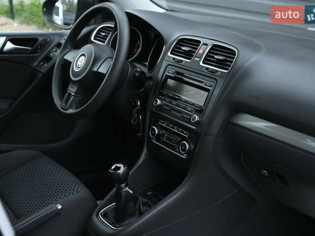 Черный Фольксваген Гольф, объемом двигателя 1.6 л и пробегом 217 тыс. км за 7700 $, фото 37 на Automoto.ua