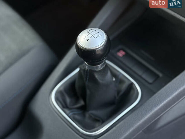 Черный Фольксваген Гольф, объемом двигателя 1.4 л и пробегом 211 тыс. км за 5690 $, фото 78 на Automoto.ua