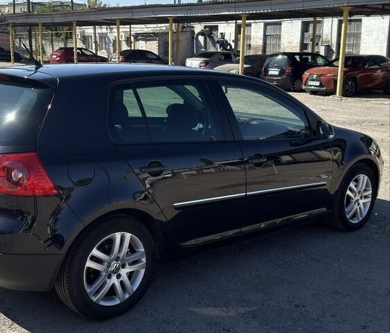 Чорний Фольксваген Гольф, об'ємом двигуна 2 л та пробігом 158 тис. км за 8687 $, фото 6 на Automoto.ua