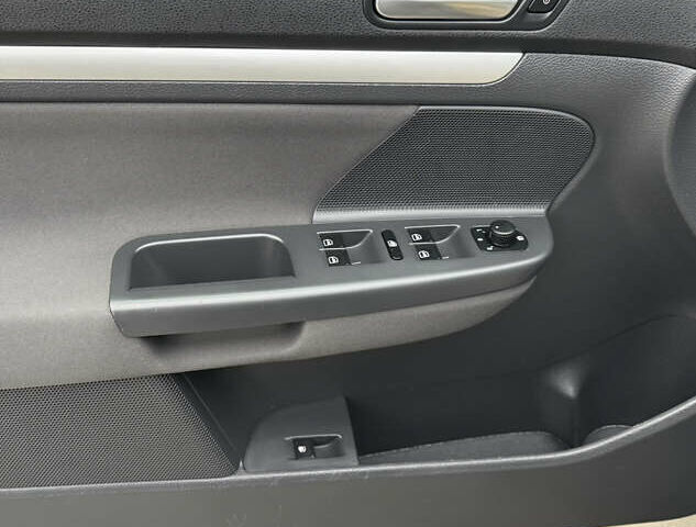 Черный Фольксваген Гольф, объемом двигателя 1.4 л и пробегом 184 тыс. км за 5950 $, фото 18 на Automoto.ua