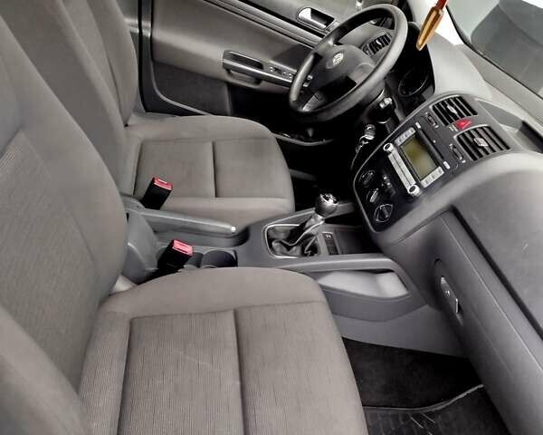 Черный Фольксваген Гольф, объемом двигателя 1.4 л и пробегом 230 тыс. км за 5999 $, фото 10 на Automoto.ua