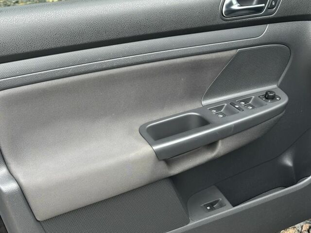 Черный Фольксваген Гольф, объемом двигателя 1.6 л и пробегом 210 тыс. км за 6500 $, фото 8 на Automoto.ua