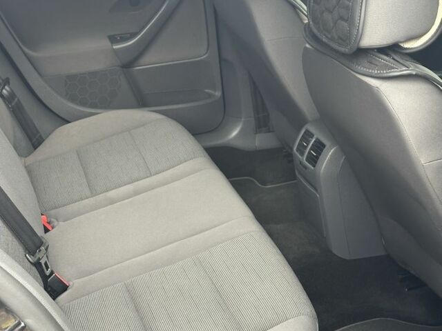 Черный Фольксваген Гольф, объемом двигателя 1.6 л и пробегом 210 тыс. км за 6500 $, фото 7 на Automoto.ua