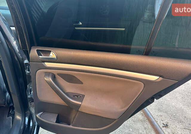 Чорний Фольксваген Гольф, об'ємом двигуна 1.6 л та пробігом 230 тис. км за 7600 $, фото 31 на Automoto.ua