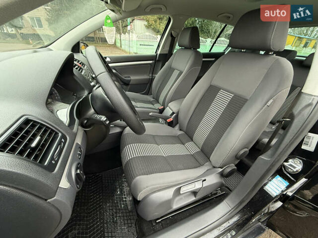 Черный Фольксваген Гольф, объемом двигателя 1.6 л и пробегом 226 тыс. км за 6950 $, фото 8 на Automoto.ua