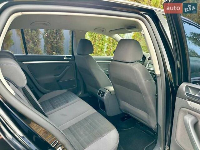 Черный Фольксваген Гольф, объемом двигателя 1.6 л и пробегом 215 тыс. км за 6300 $, фото 73 на Automoto.ua