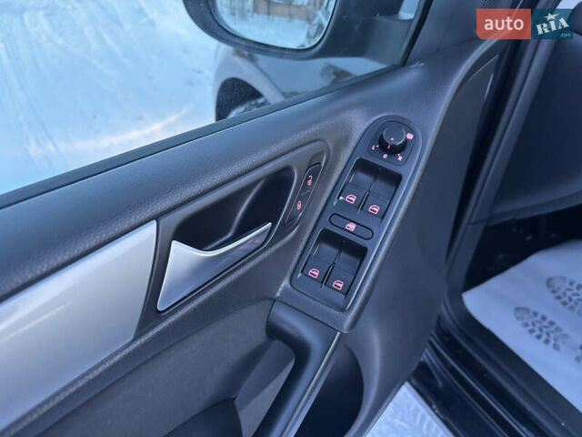 Черный Фольксваген Гольф, объемом двигателя 1.6 л и пробегом 217 тыс. км за 7400 $, фото 16 на Automoto.ua