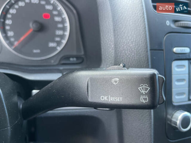 Чорний Фольксваген Гольф, об'ємом двигуна 1.4 л та пробігом 212 тис. км за 5399 $, фото 72 на Automoto.ua