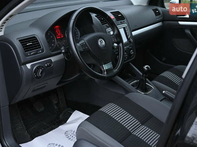 Черный Фольксваген Гольф, объемом двигателя 1.39 л и пробегом 221 тыс. км за 6800 $, фото 13 на Automoto.ua