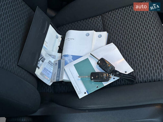 Черный Фольксваген Гольф, объемом двигателя 1.6 л и пробегом 217 тыс. км за 7400 $, фото 43 на Automoto.ua
