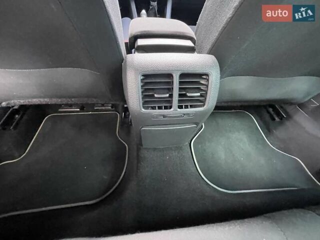 Чорний Фольксваген Гольф, об'ємом двигуна 1.6 л та пробігом 211 тис. км за 6850 $, фото 24 на Automoto.ua