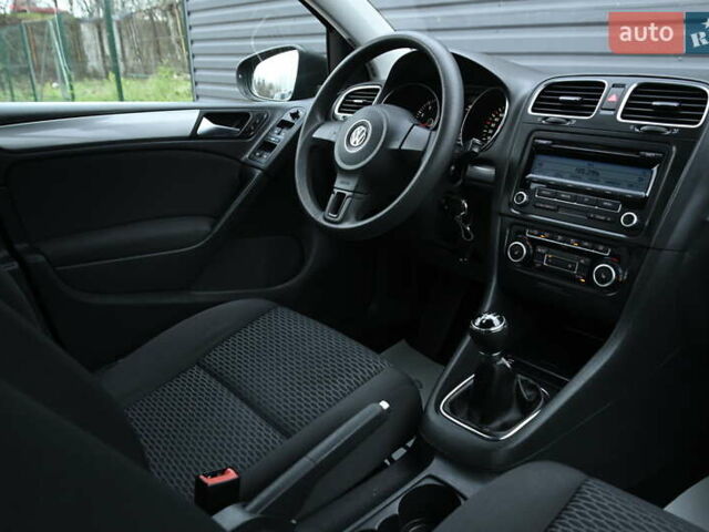 Черный Фольксваген Гольф, объемом двигателя 1.6 л и пробегом 217 тыс. км за 7700 $, фото 33 на Automoto.ua