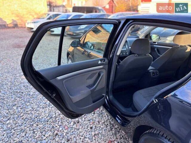 Чорний Фольксваген Гольф, об'ємом двигуна 1.6 л та пробігом 198 тис. км за 6999 $, фото 19 на Automoto.ua