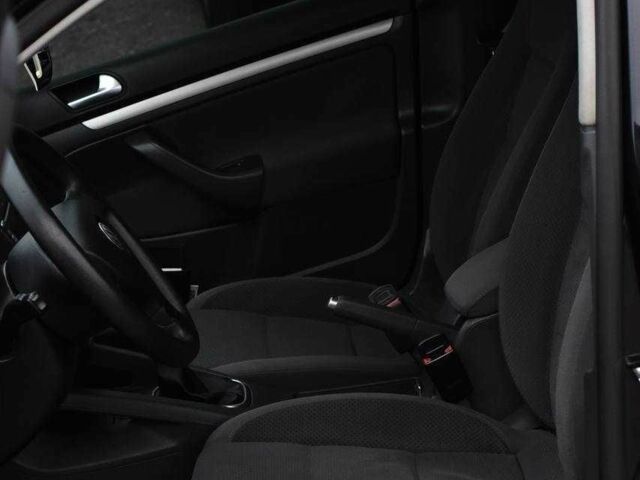 Черный Фольксваген Гольф, объемом двигателя 1.6 л и пробегом 223 тыс. км за 6999 $, фото 11 на Automoto.ua