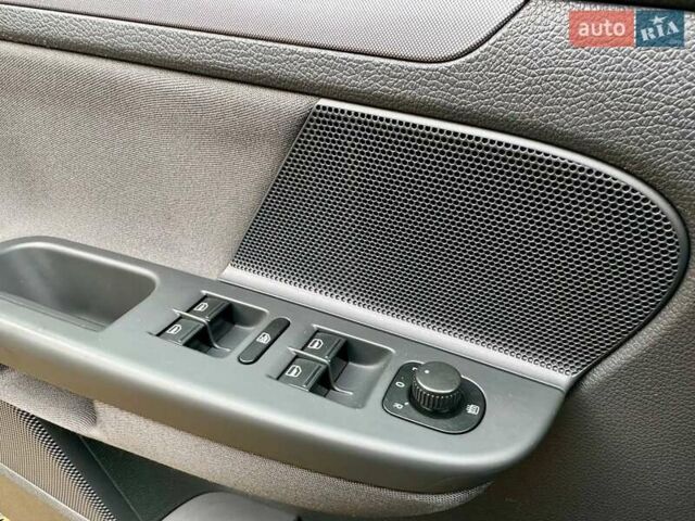 Черный Фольксваген Гольф, объемом двигателя 1.6 л и пробегом 215 тыс. км за 6300 $, фото 101 на Automoto.ua