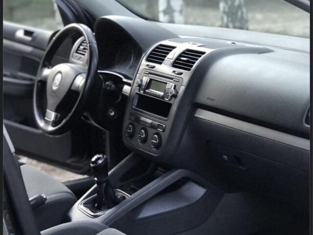 Черный Фольксваген Гольф, объемом двигателя 1.6 л и пробегом 226 тыс. км за 7500 $, фото 4 на Automoto.ua