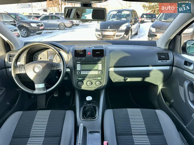 Черный Фольксваген Гольф, объемом двигателя 1.6 л и пробегом 191 тыс. км за 6700 $, фото 14 на Automoto.ua