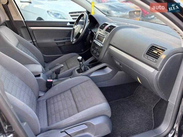 Чорний Фольксваген Гольф, об'ємом двигуна 1.6 л та пробігом 198 тис. км за 6999 $, фото 36 на Automoto.ua