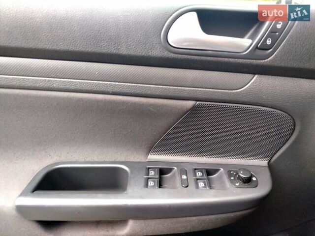 Черный Фольксваген Гольф, объемом двигателя 1.4 л и пробегом 230 тыс. км за 5999 $, фото 14 на Automoto.ua