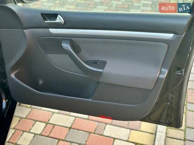 Чорний Фольксваген Гольф, об'ємом двигуна 1.6 л та пробігом 195 тис. км за 6399 $, фото 22 на Automoto.ua