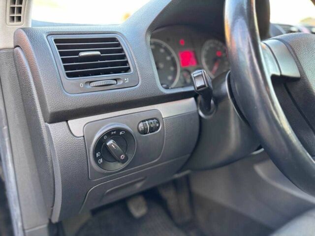 Черный Фольксваген Гольф, объемом двигателя 1.6 л и пробегом 198 тыс. км за 6999 $, фото 23 на Automoto.ua