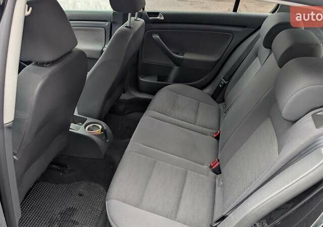 Черный Фольксваген Гольф, объемом двигателя 1.6 л и пробегом 178 тыс. км за 5950 $, фото 7 на Automoto.ua