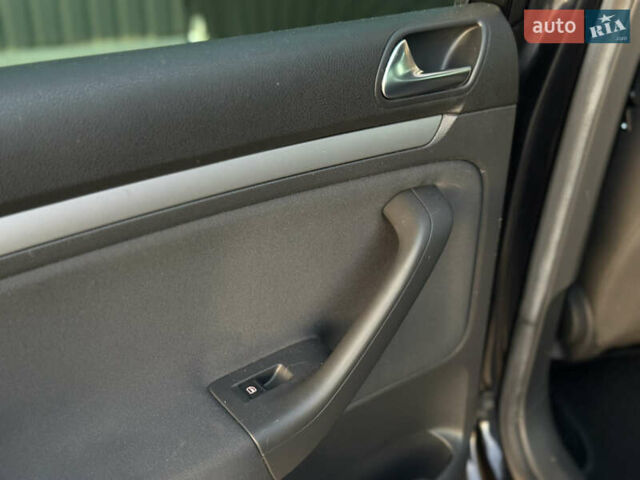 Черный Фольксваген Гольф, объемом двигателя 1.4 л и пробегом 211 тыс. км за 5690 $, фото 60 на Automoto.ua