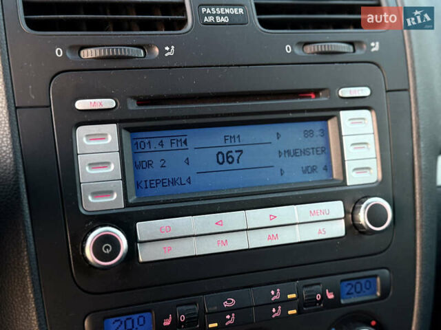 Черный Фольксваген Гольф, объемом двигателя 1.4 л и пробегом 211 тыс. км за 5690 $, фото 82 на Automoto.ua