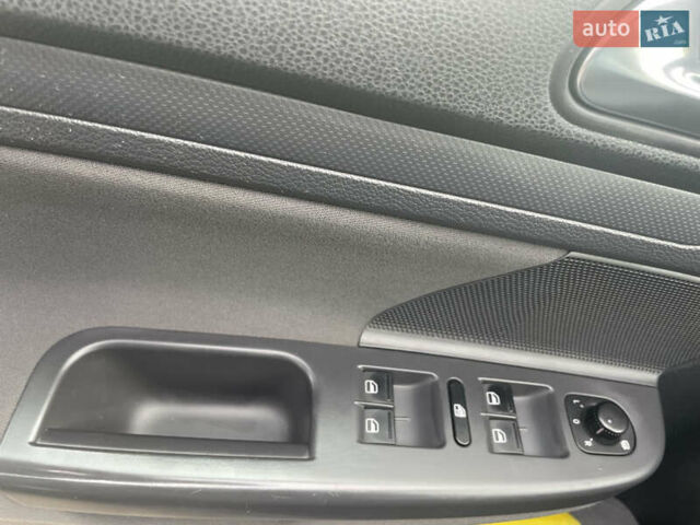 Чорний Фольксваген Гольф, об'ємом двигуна 1.6 л та пробігом 213 тис. км за 5950 $, фото 12 на Automoto.ua