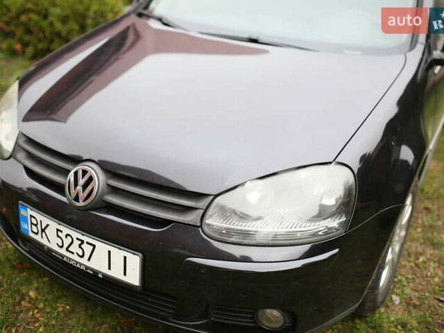 Черный Фольксваген Гольф, объемом двигателя 1.39 л и пробегом 200 тыс. км за 5900 $, фото 9 на Automoto.ua