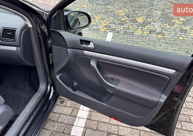 Черный Фольксваген Гольф, объемом двигателя 1.39 л и пробегом 242 тыс. км за 6999 $, фото 21 на Automoto.ua