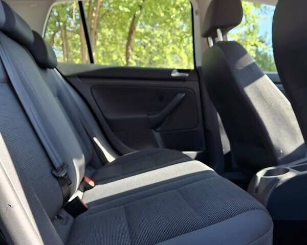 Черный Фольксваген Гольф, объемом двигателя 1.4 л и пробегом 276 тыс. км за 6600 $, фото 16 на Automoto.ua