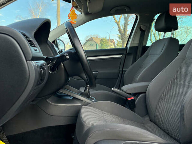 Черный Фольксваген Гольф, объемом двигателя 1.4 л и пробегом 248 тыс. км за 6999 $, фото 8 на Automoto.ua