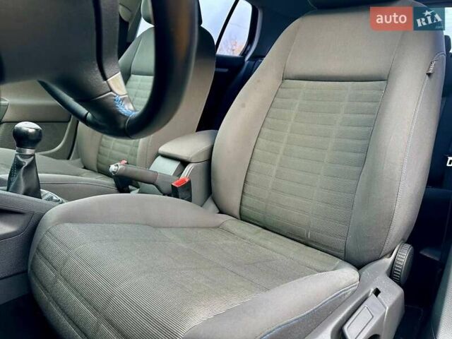 Черный Фольксваген Гольф, объемом двигателя 1.6 л и пробегом 215 тыс. км за 6300 $, фото 51 на Automoto.ua