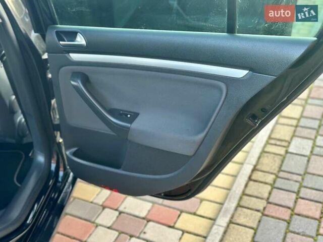 Чорний Фольксваген Гольф, об'ємом двигуна 1.6 л та пробігом 195 тис. км за 6399 $, фото 27 на Automoto.ua