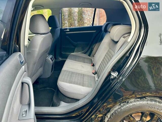 Черный Фольксваген Гольф, объемом двигателя 1.6 л и пробегом 215 тыс. км за 6300 $, фото 70 на Automoto.ua