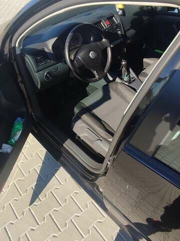 Черный Фольксваген Гольф, объемом двигателя 1.6 л и пробегом 280 тыс. км за 6300 $, фото 6 на Automoto.ua