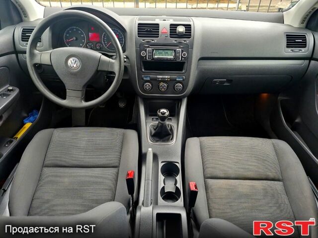 Черный Фольксваген Гольф, объемом двигателя 1.6 л и пробегом 212 тыс. км за 7099 $, фото 11 на Automoto.ua