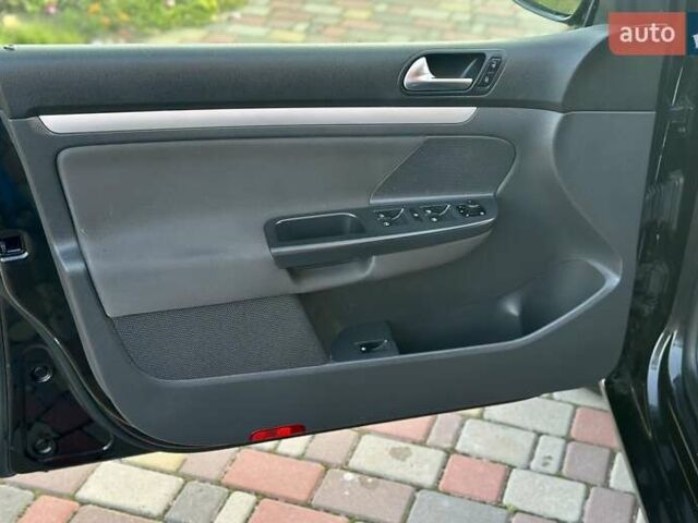 Чорний Фольксваген Гольф, об'ємом двигуна 1.6 л та пробігом 195 тис. км за 6399 $, фото 16 на Automoto.ua