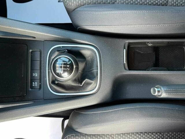 Черный Фольксваген Гольф, объемом двигателя 1.4 л и пробегом 248 тыс. км за 6999 $, фото 17 на Automoto.ua